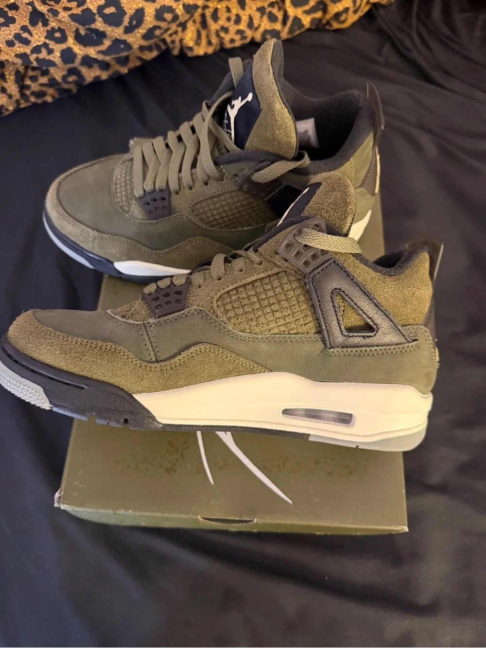 Air Jordan 4 Retro Craft Olive Men's 7 / Women's 8.5